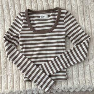 Hollister Women’s S Small Long Sleeve Brown Cream Stripped Top
